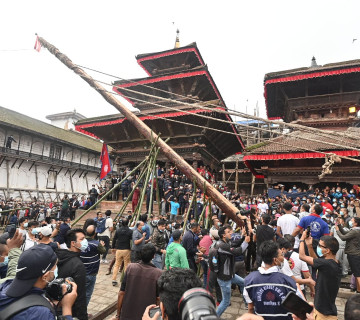 इन्द्रजात्राको लिङ्गो ठड्याइयो (तस्वीरहरू)